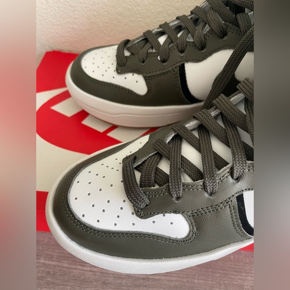 BRAND NEW Size 7 Women’s Nike Dunk High Ups in Summit White/Cargo Khaki-Black - Picture 4 of 5